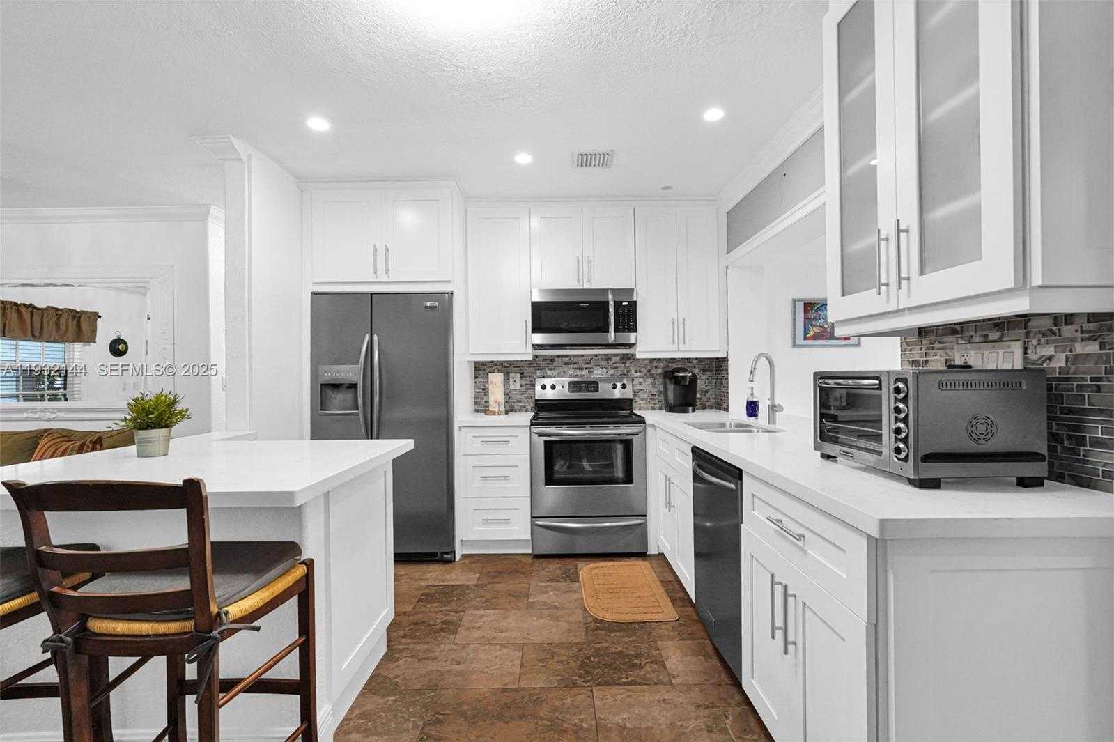 Small Image of 6266 SOUTH WEST 42ND ST, South Miami Number 11