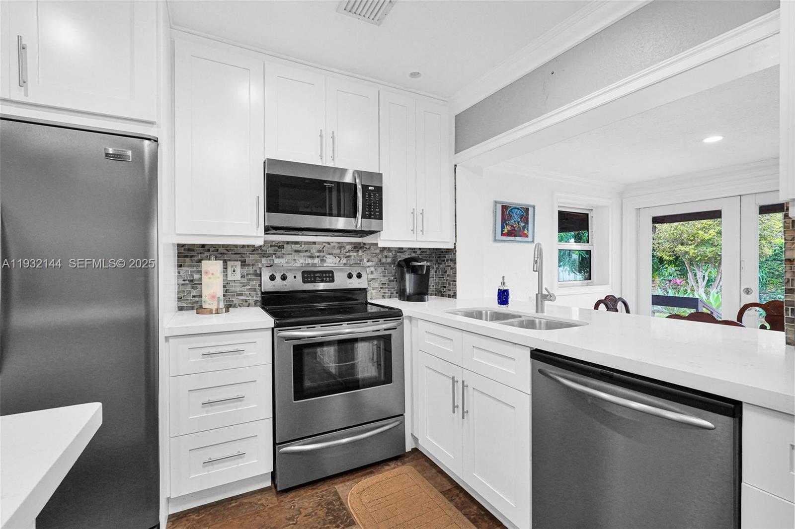 Small Image of 6266 SOUTH WEST 42ND ST, South Miami Number 13