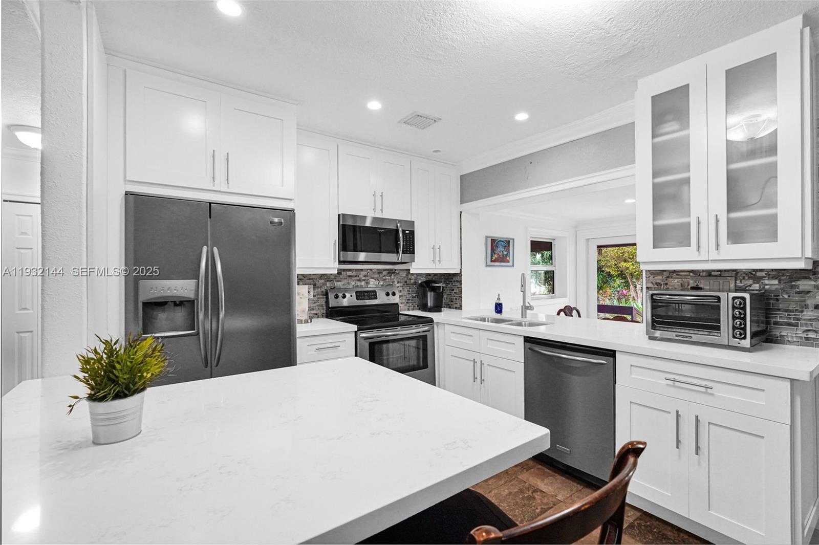 Small Image of 6266 SOUTH WEST 42ND ST, South Miami Number 14