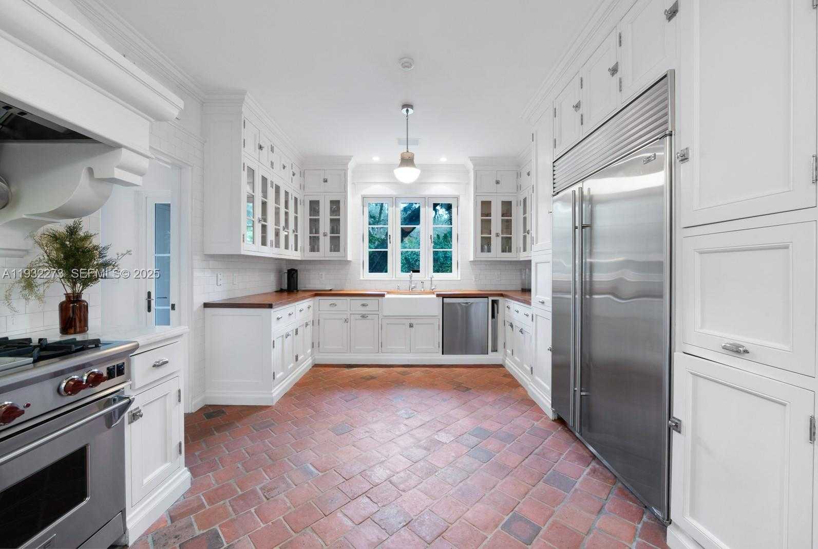 Small Image of 3467 NORTH MOORINGS WAY, Miami Number 10