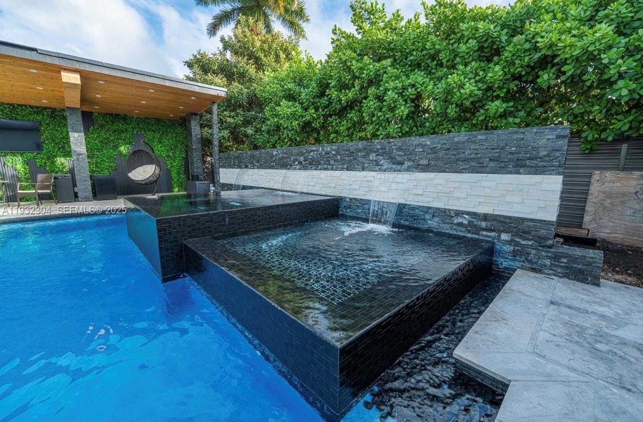 Small Image of 10850 SOUTH WEST 32ND ST, Miami Number 8