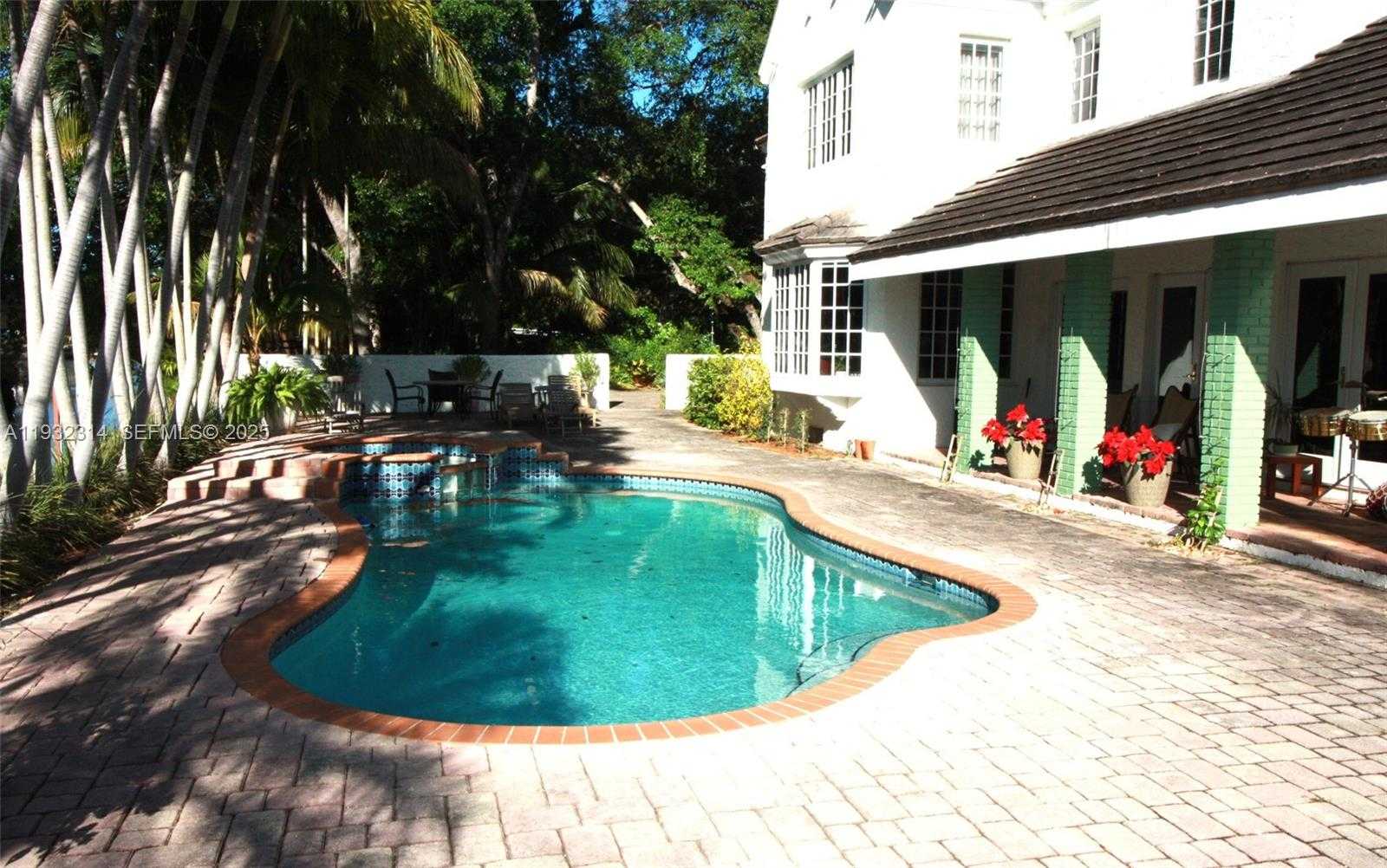 Small Image of 6750 GRANADA BLVD, Coral Gables Number 2