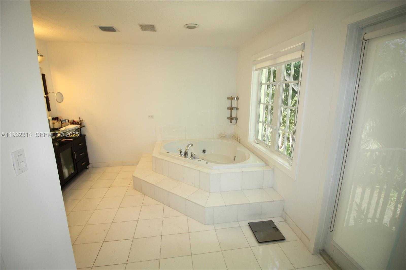 Small Image of 6750 GRANADA BLVD, Coral Gables Number 26