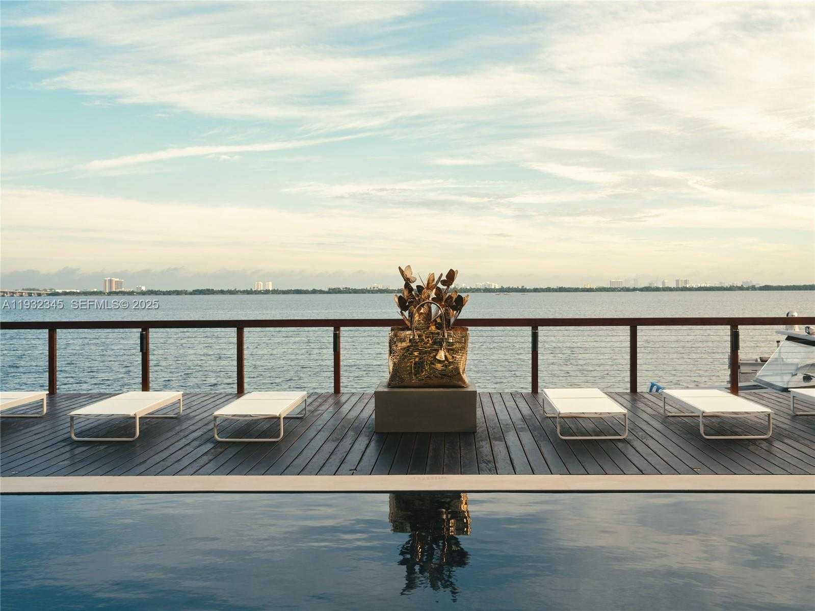 Small Image of 1413 NORTH VENETIAN WAY, Miami Number 20