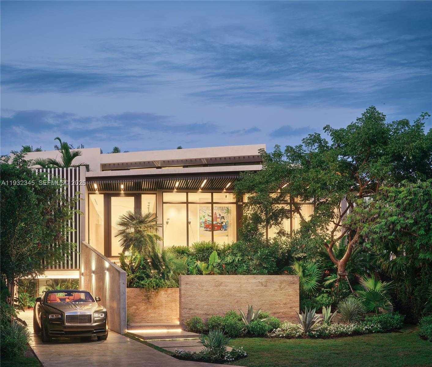 Small Image of 1413 NORTH VENETIAN WAY, Miami Number 3