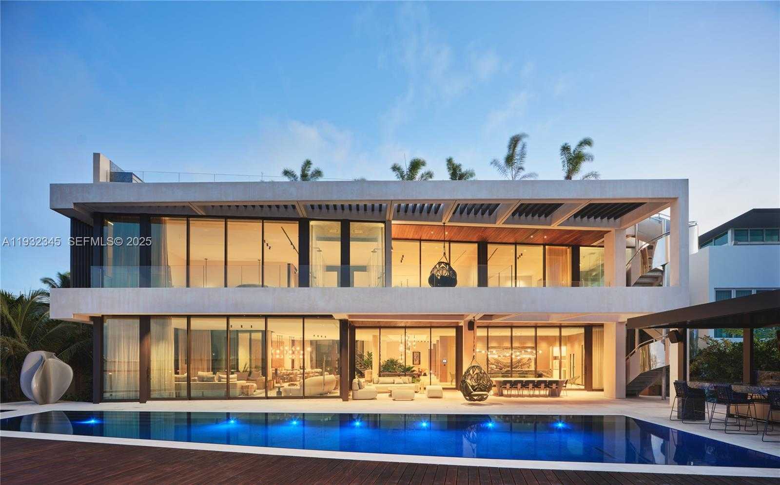 Small Image of 1413 NORTH VENETIAN WAY, Miami Number 35