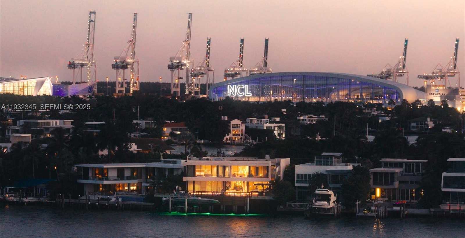 Small Image of 1413 NORTH VENETIAN WAY, Miami Number 8