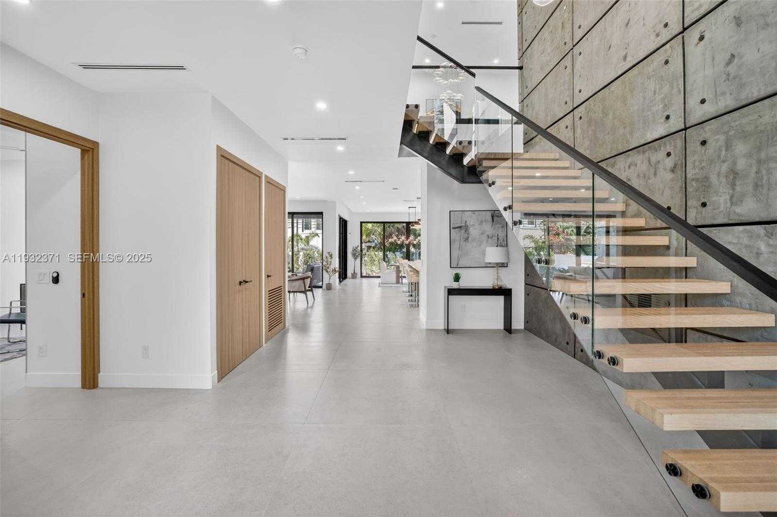 Small Image of 1013 SOUTH EAST 9TH ST, Fort Lauderdale Number 3