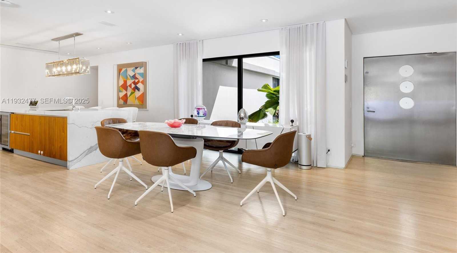 Small Image of 6420 PINETREE DRIVE CIR, Miami Beach Number 11