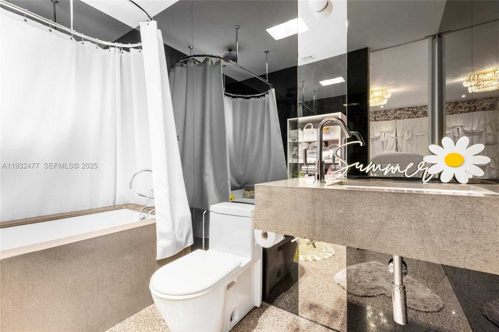 Small Image of 6420 PINETREE DRIVE CIR, Miami Beach Number 23