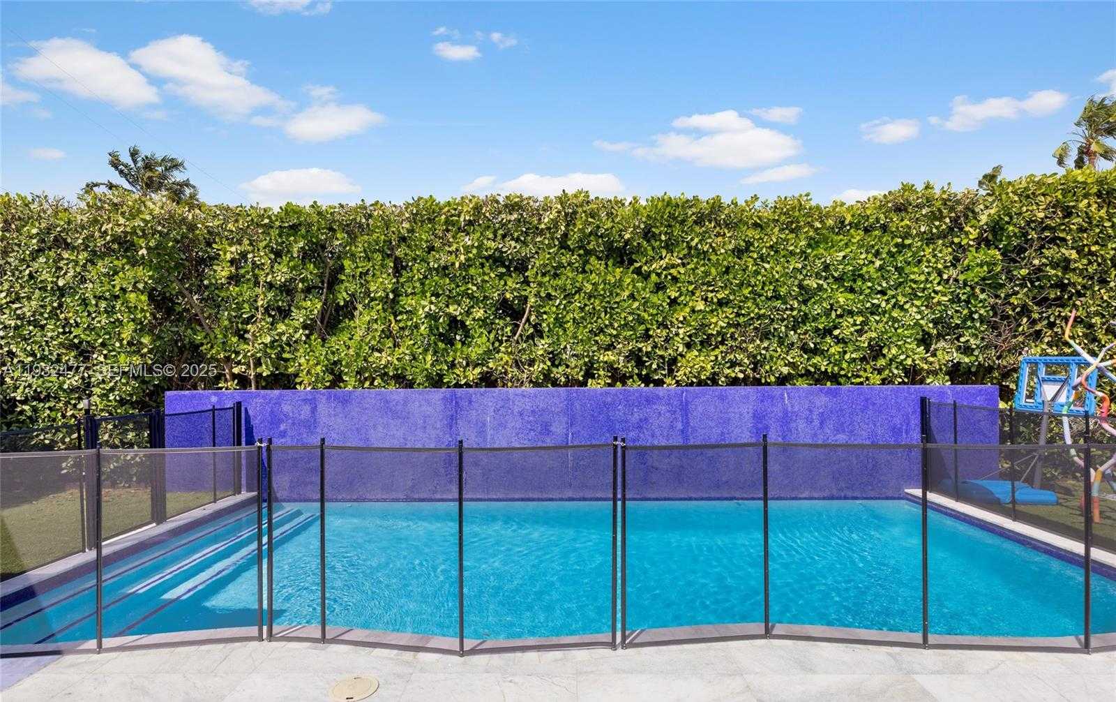 Small Image of 6420 PINETREE DRIVE CIR, Miami Beach Number 32