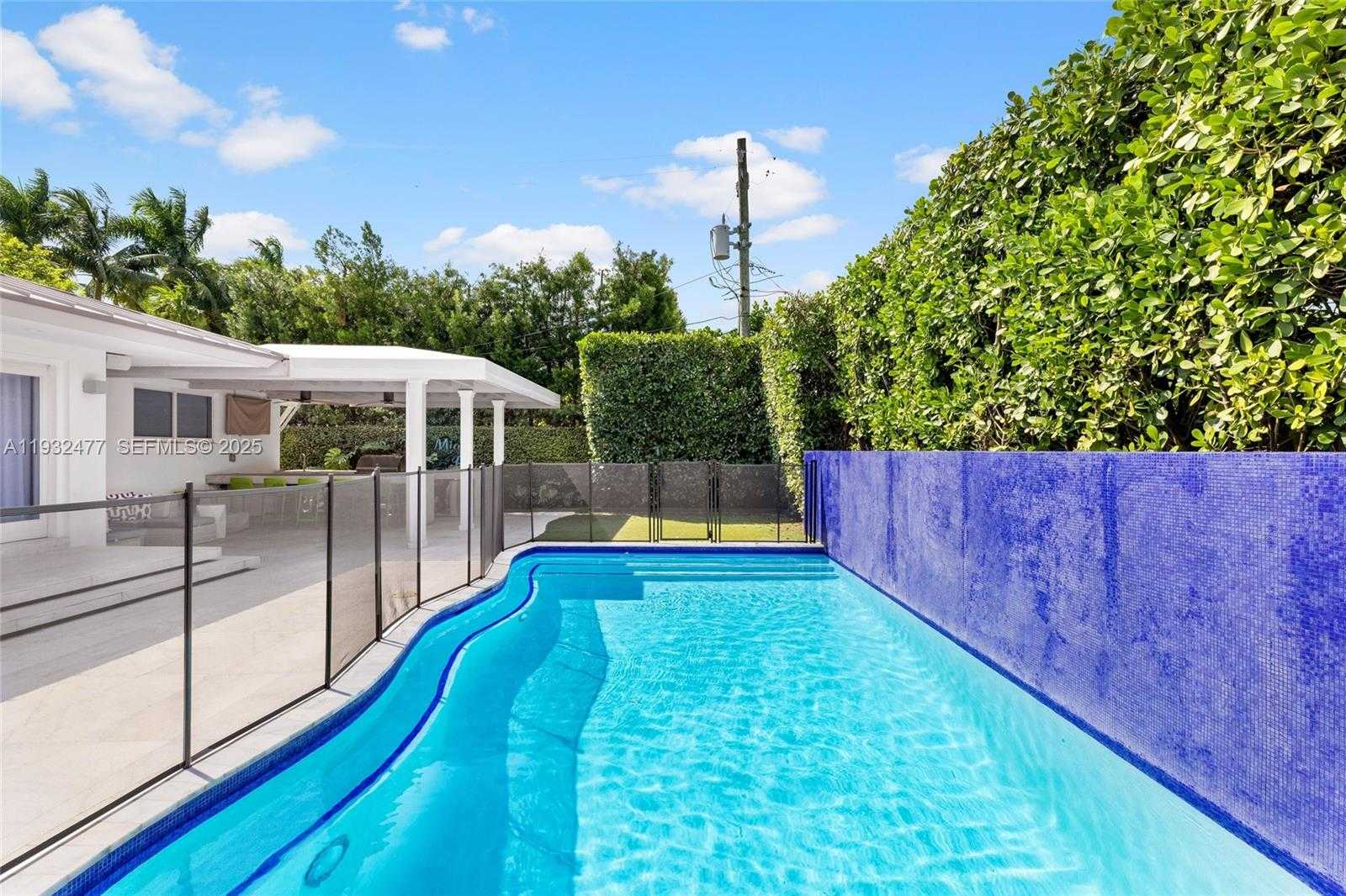 Small Image of 6420 PINETREE DRIVE CIR, Miami Beach Number 34