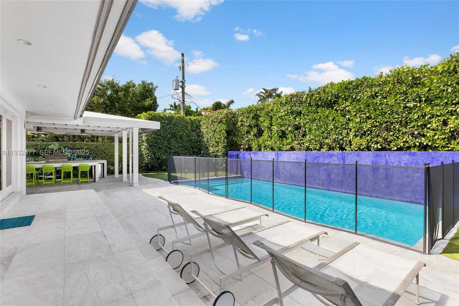 Small Image of 6420 PINETREE DRIVE CIR, Miami Beach Number 36