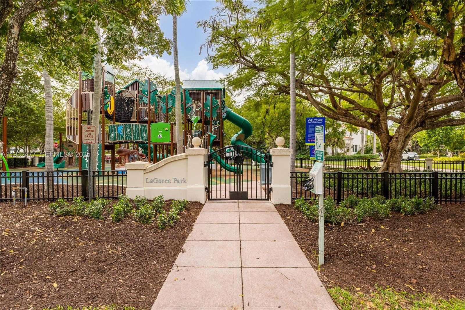 Small Image of 6420 PINETREE DRIVE CIR, Miami Beach Number 37