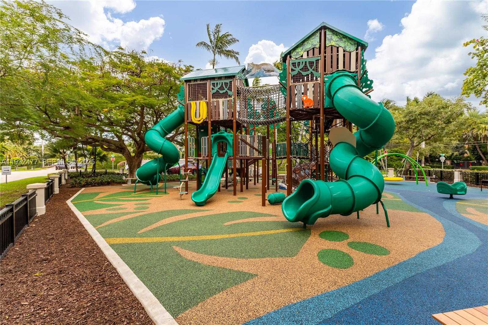 Small Image of 6420 PINETREE DRIVE CIR, Miami Beach Number 38