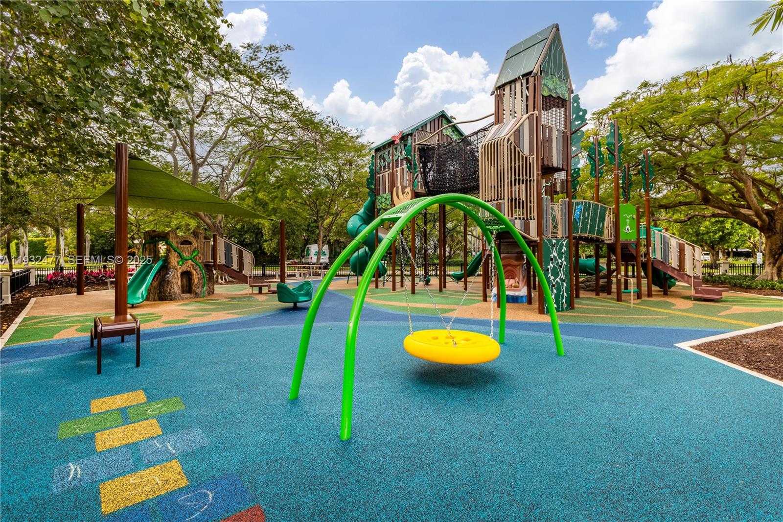 Small Image of 6420 PINETREE DRIVE CIR, Miami Beach Number 39