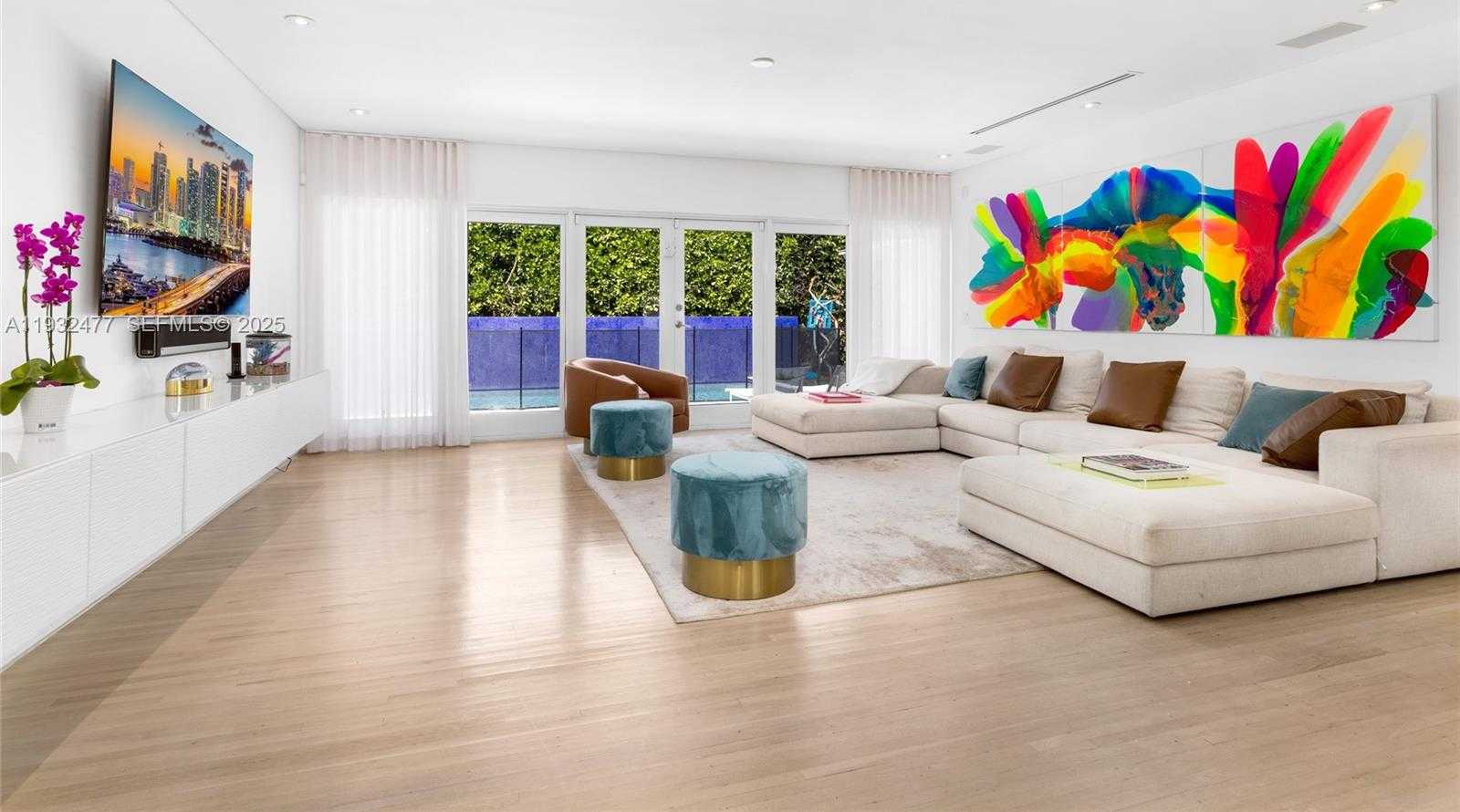 Small Image of 6420 PINETREE DRIVE CIR, Miami Beach Number 4