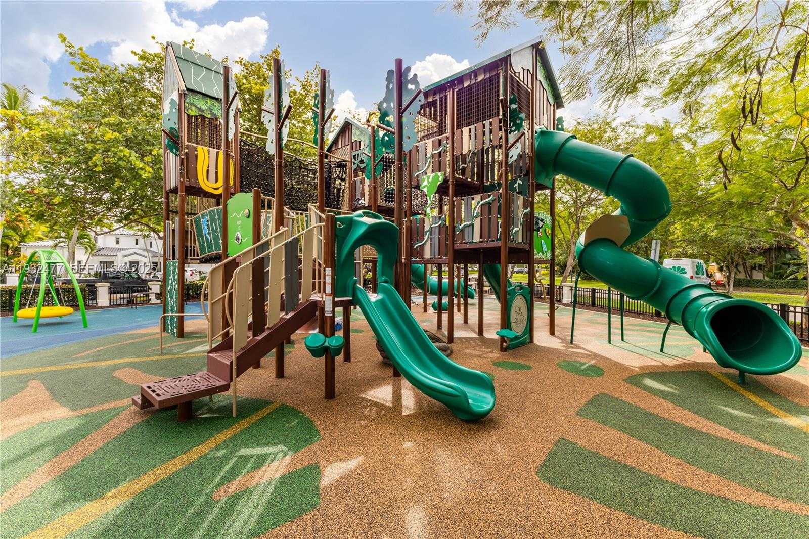 Small Image of 6420 PINETREE DRIVE CIR, Miami Beach Number 40