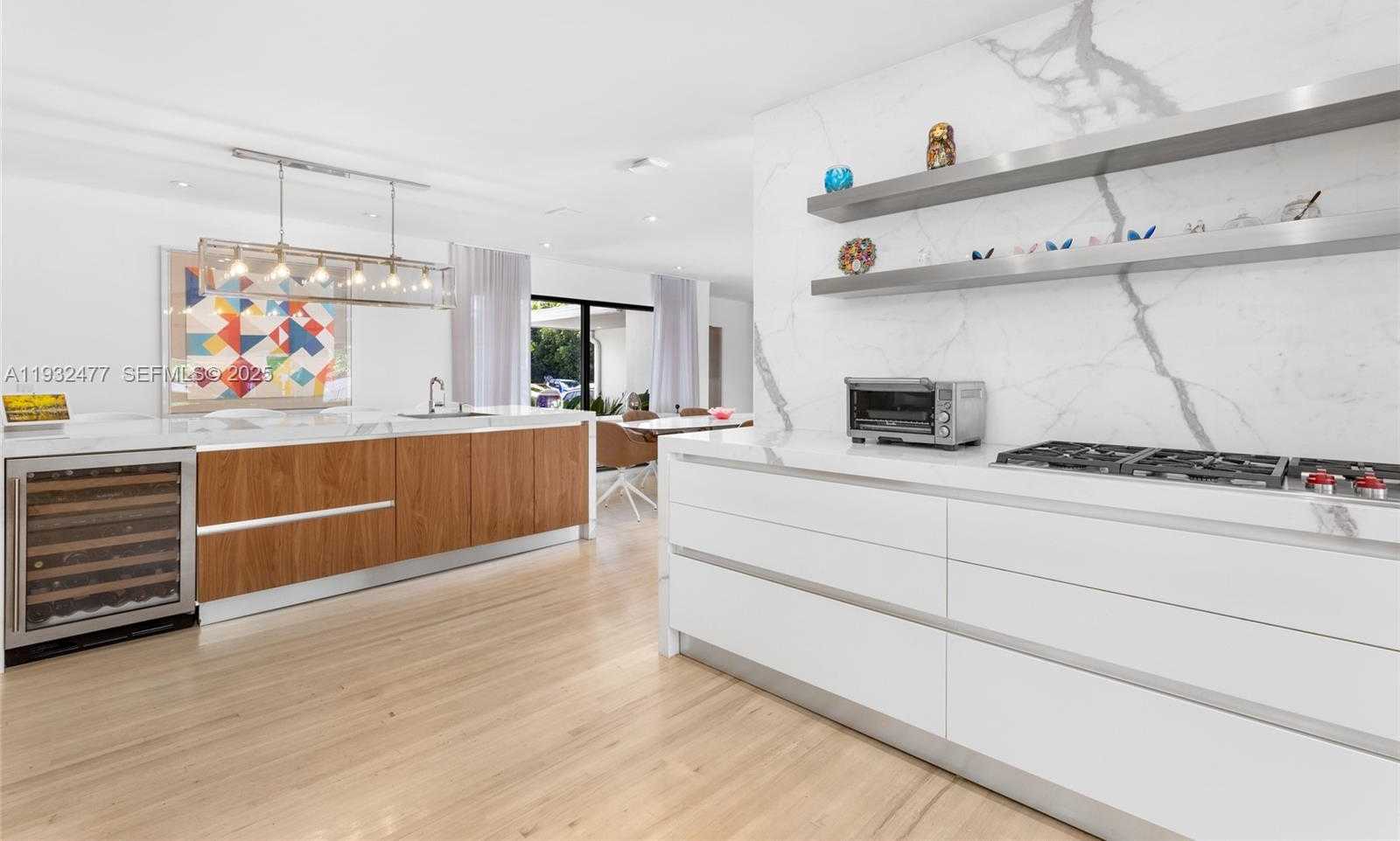 Small Image of 6420 PINETREE DRIVE CIR, Miami Beach Number 8