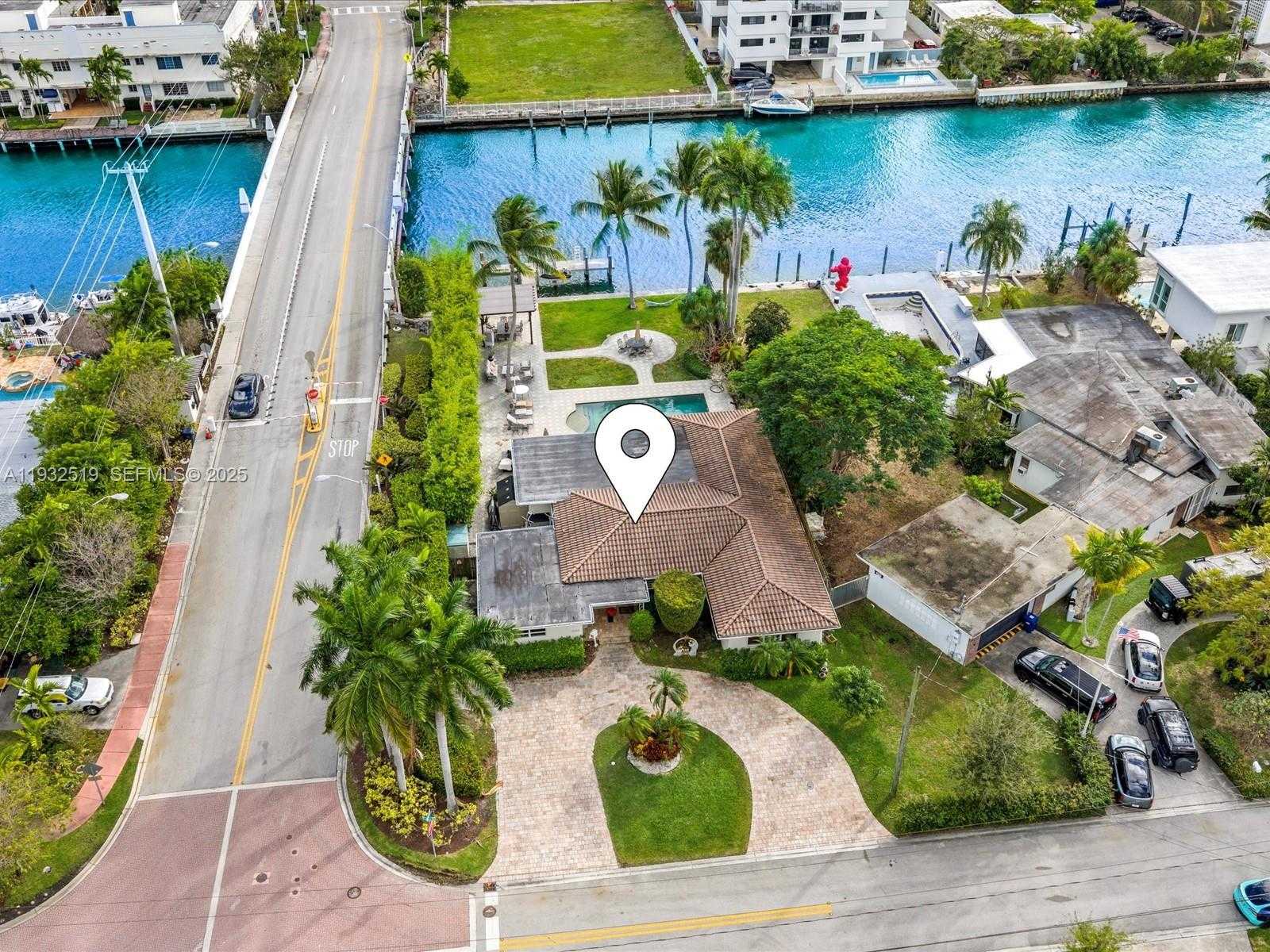Small Image of 1000 SOUTH SHORE DR, Miami Beach Number 1