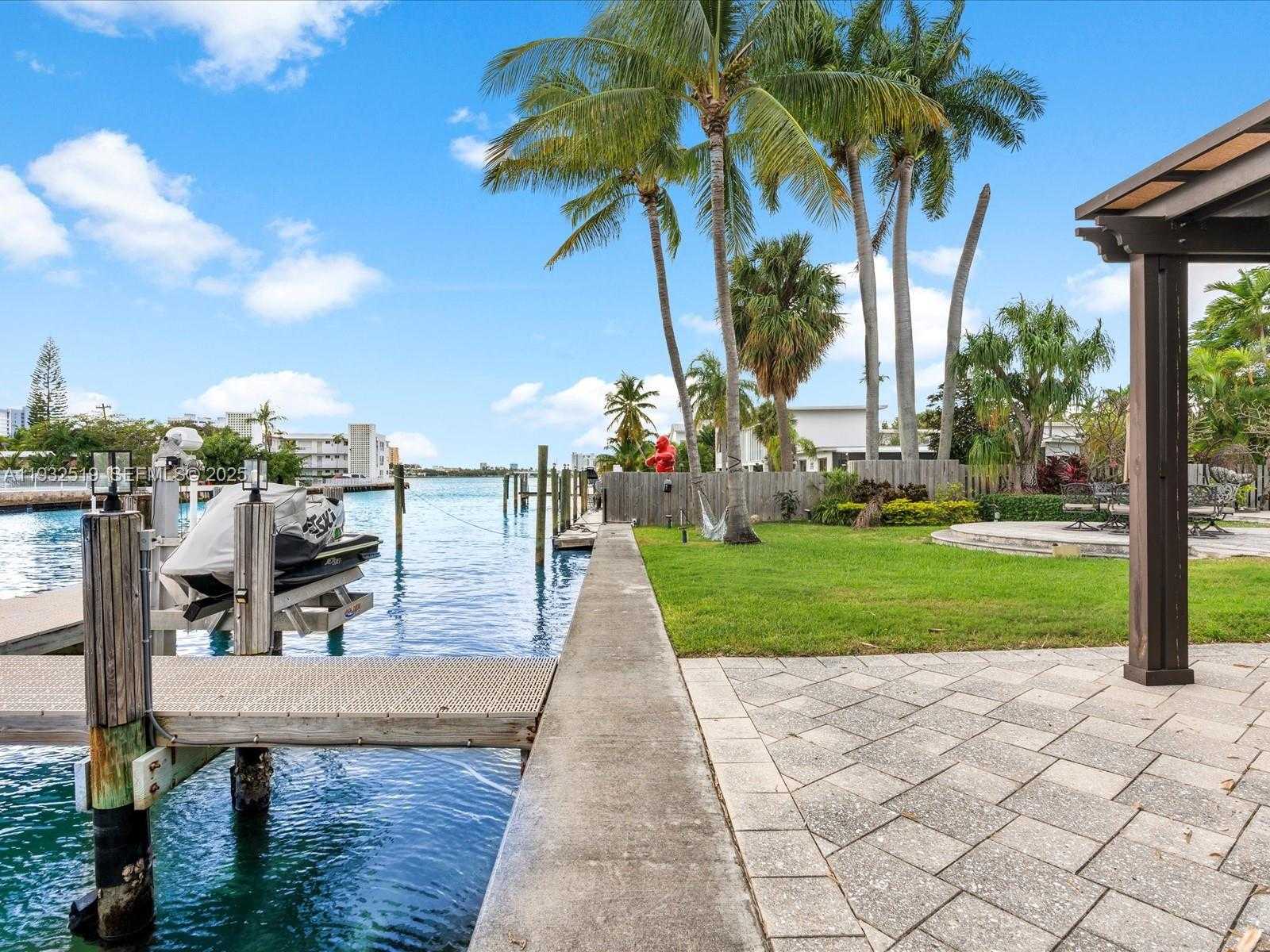 Small Image of 1000 SOUTH SHORE DR, Miami Beach Number 13