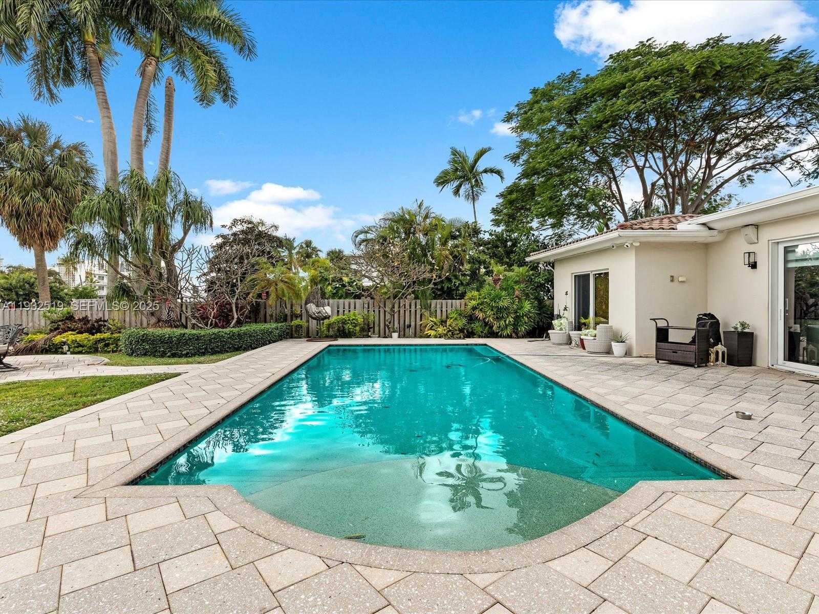 Small Image of 1000 SOUTH SHORE DR, Miami Beach Number 9