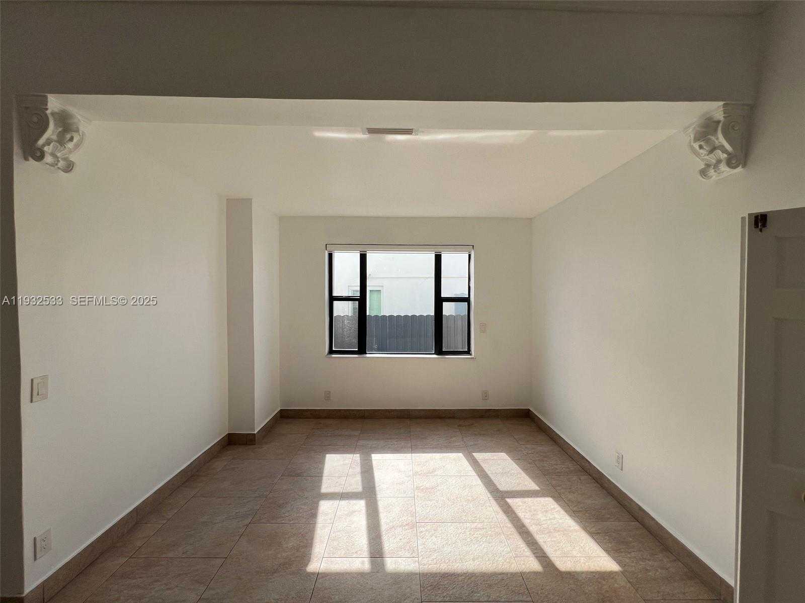 Small Image of 4575 POST AVE, Miami Beach Number 15