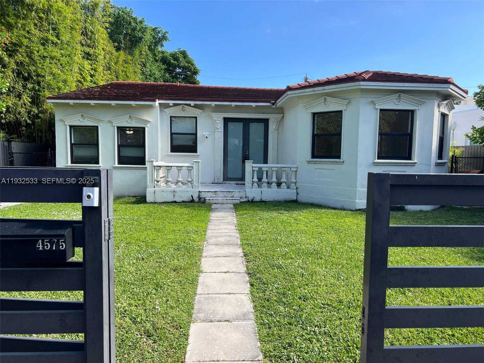 Small Image of 4575 POST AVE, Miami Beach Number 2