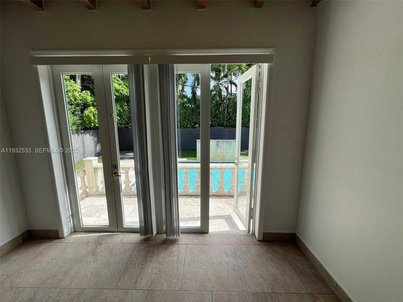 Small Image of 4575 POST AVE, Miami Beach Number 21