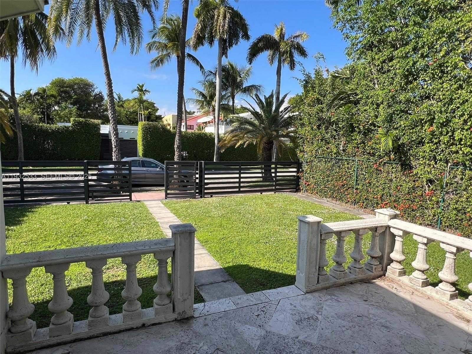 Small Image of 4575 POST AVE, Miami Beach Number 3