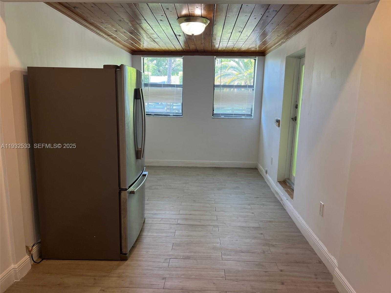 Small Image of 4575 POST AVE, Miami Beach Number 34