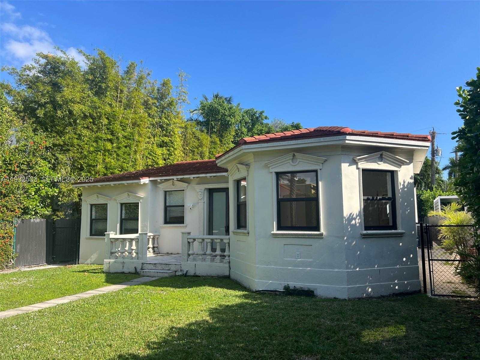 Small Image of 4575 POST AVE, Miami Beach Number 4