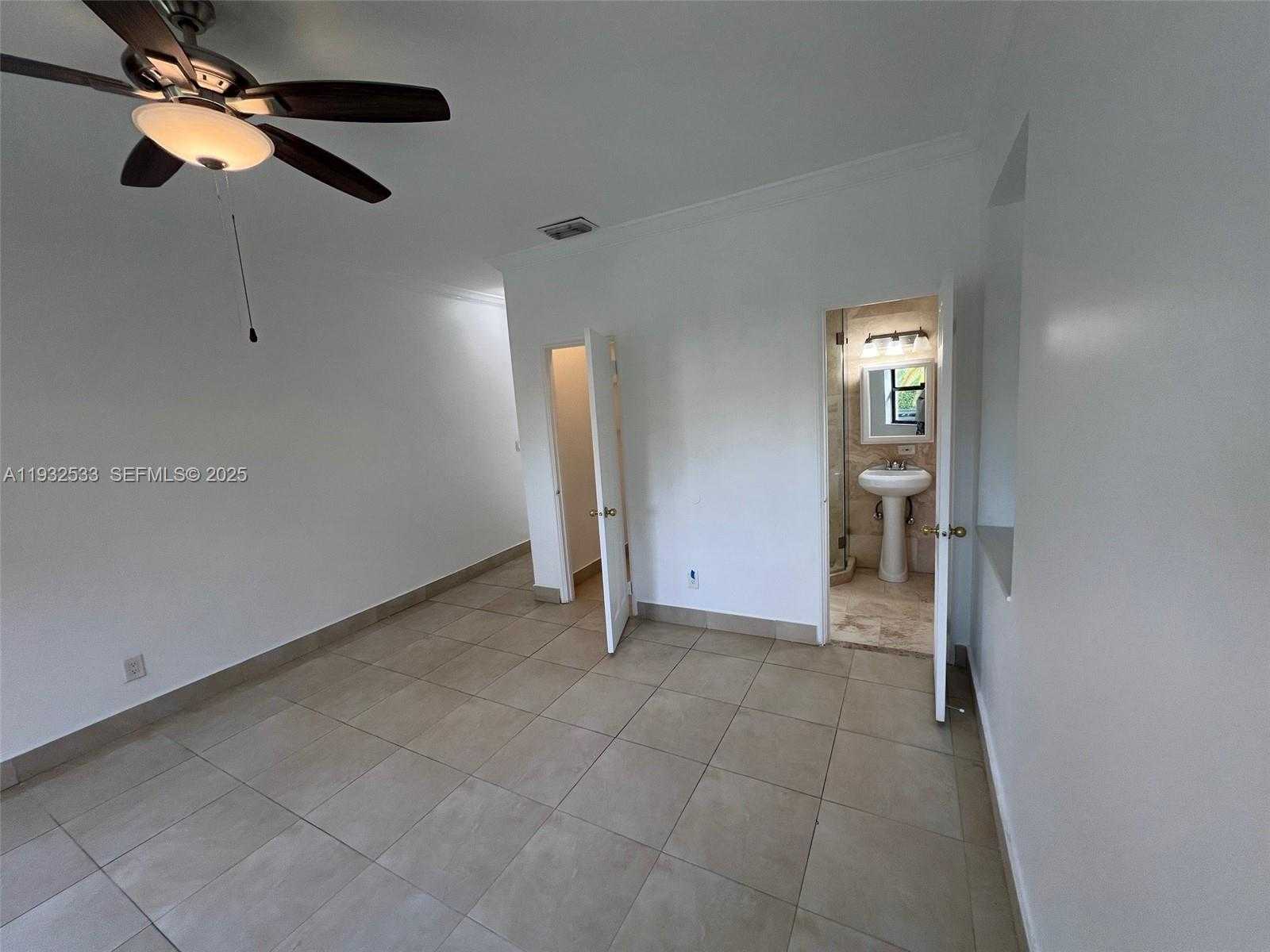 Small Image of 4575 POST AVE, Miami Beach Number 43