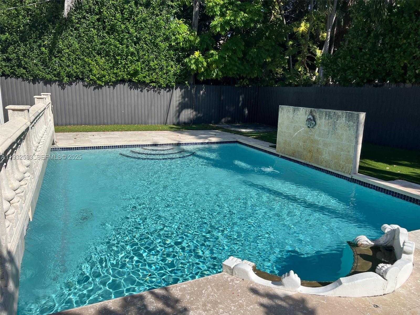 Small Image of 4575 POST AVE, Miami Beach Number 6