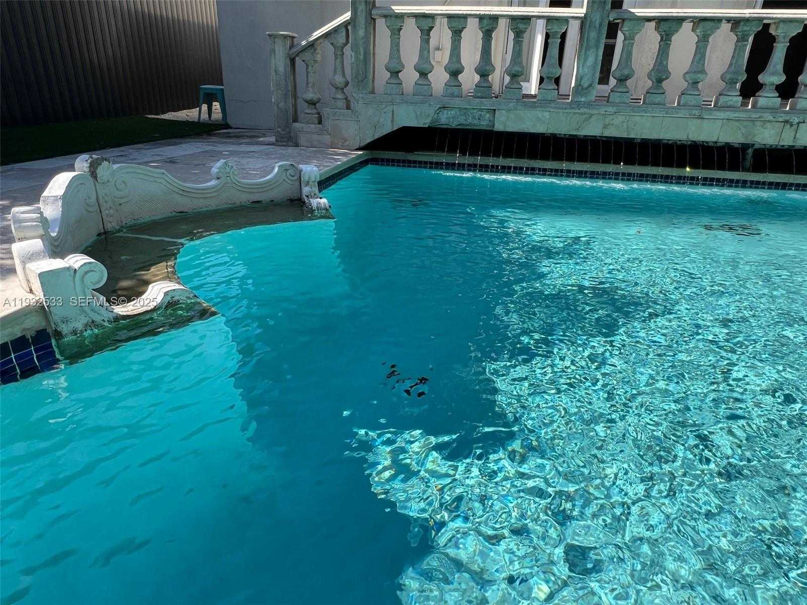 Small Image of 4575 POST AVE, Miami Beach Number 9