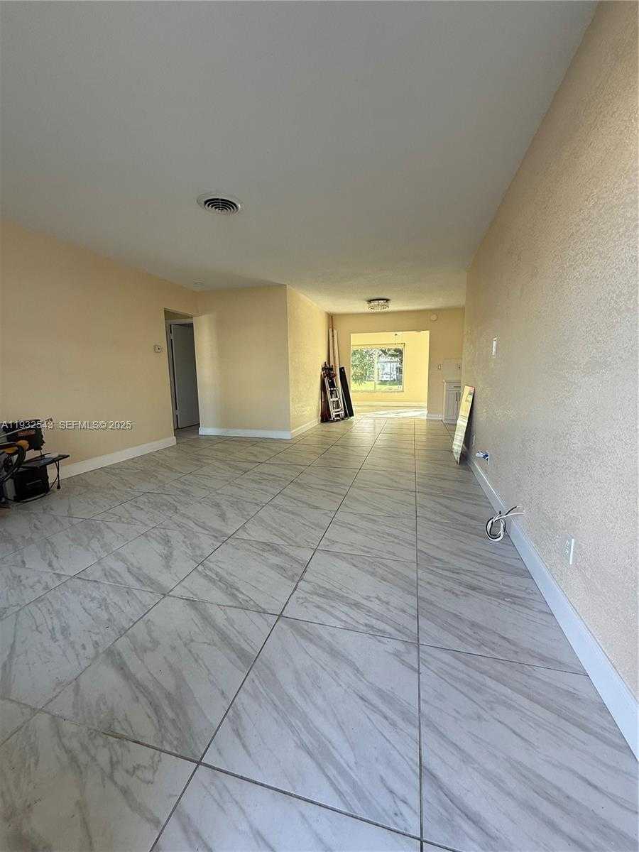 Small Image of 5030 NORTH WEST 42ND ST, Lauderdale Lakes Number 4