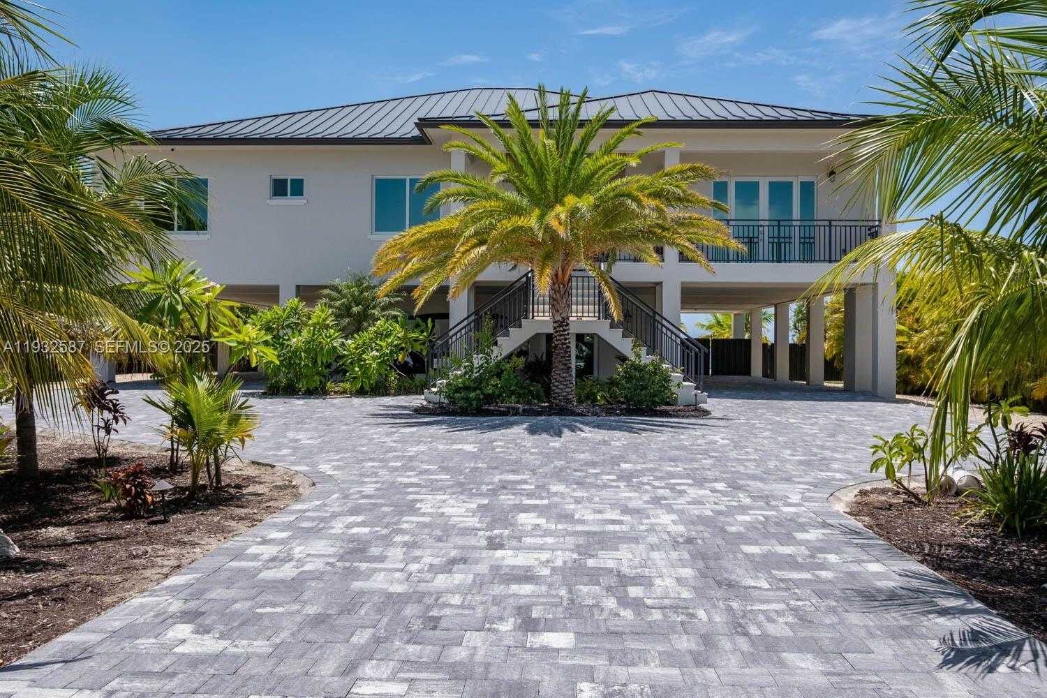 Small Image of 108 SUNRISE DR, Marathon Number 1