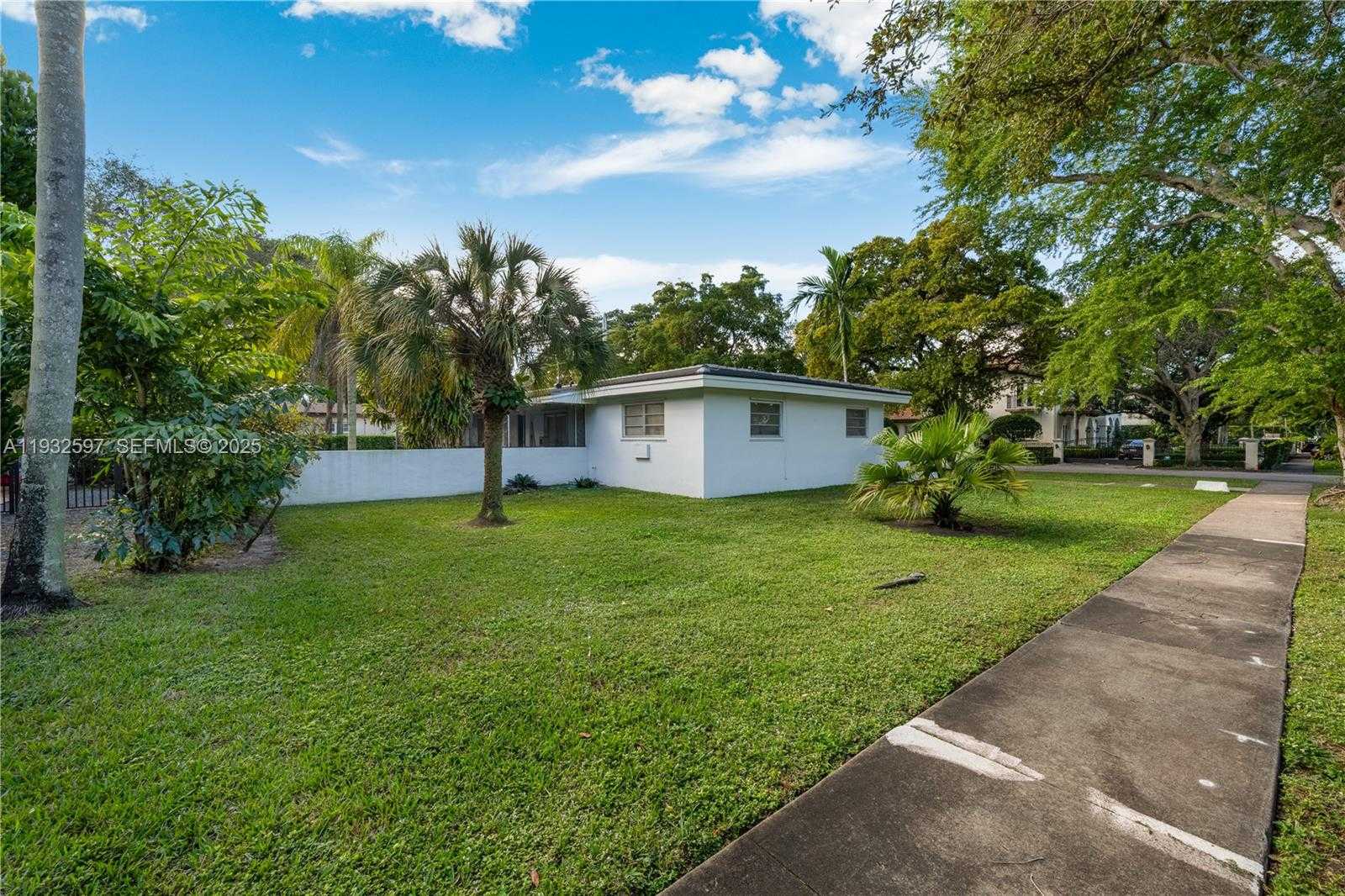 Small Image of 2601 CORDOVA ST, Coral Gables Number 12