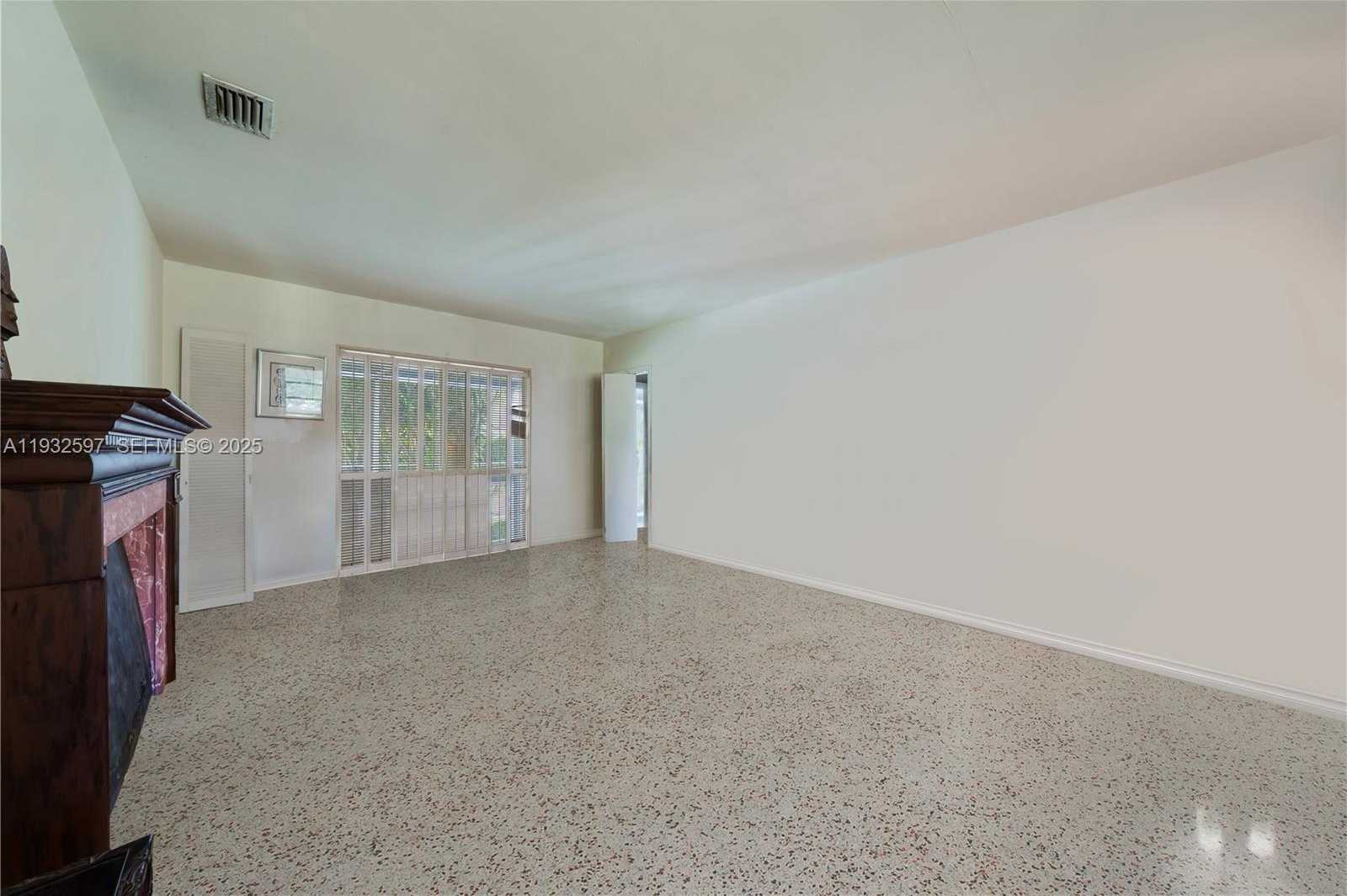 Small Image of 2601 CORDOVA ST, Coral Gables Number 5