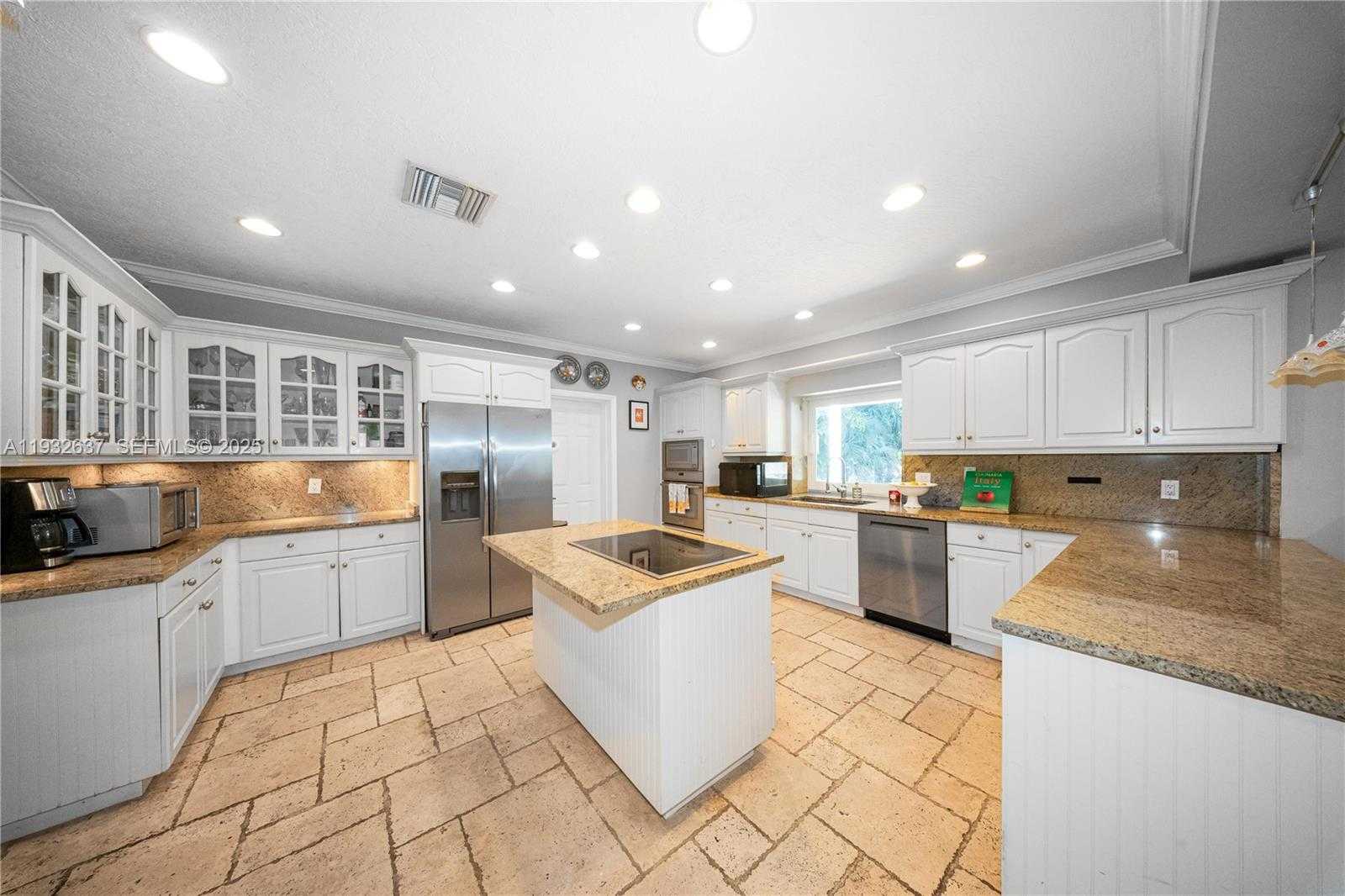 Small Image of 10900 SOUTH WEST 90TH AVE, Miami Number 11