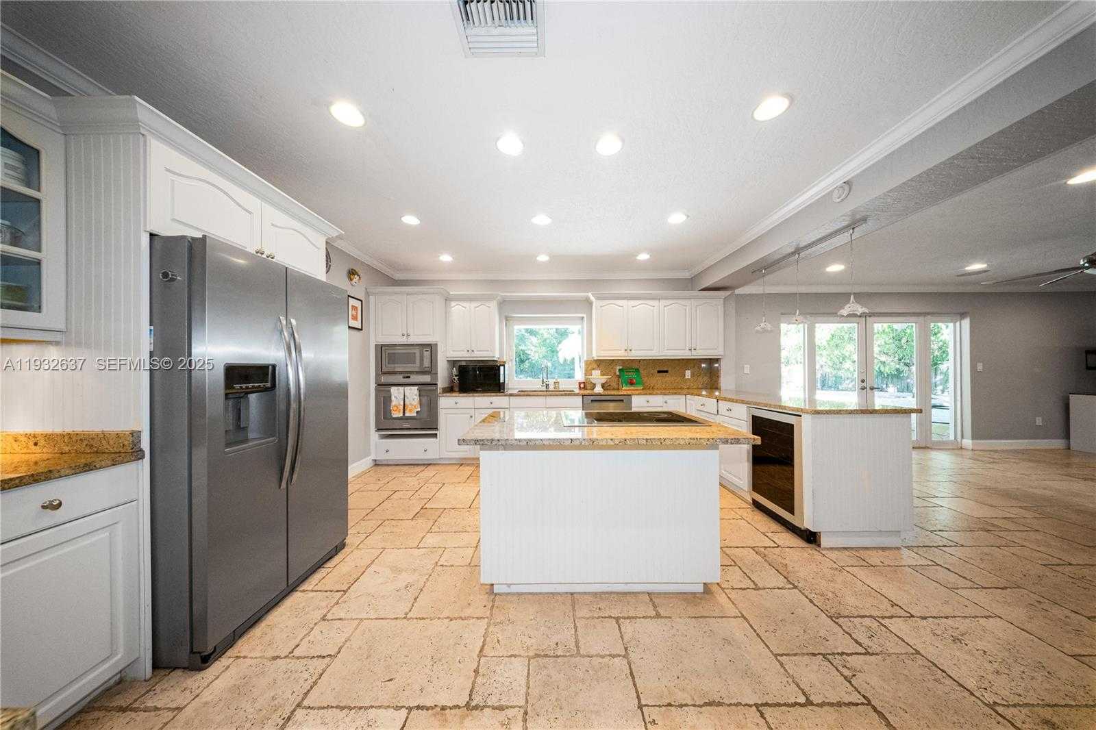 Small Image of 10900 SOUTH WEST 90TH AVE, Miami Number 13