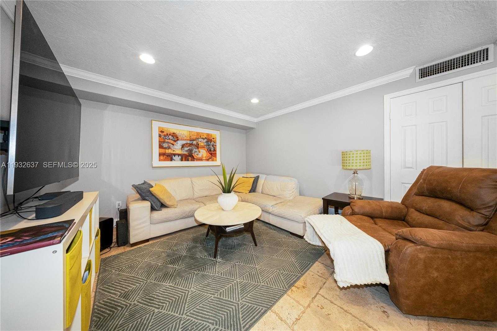 Small Image of 10900 SOUTH WEST 90TH AVE, Miami Number 14