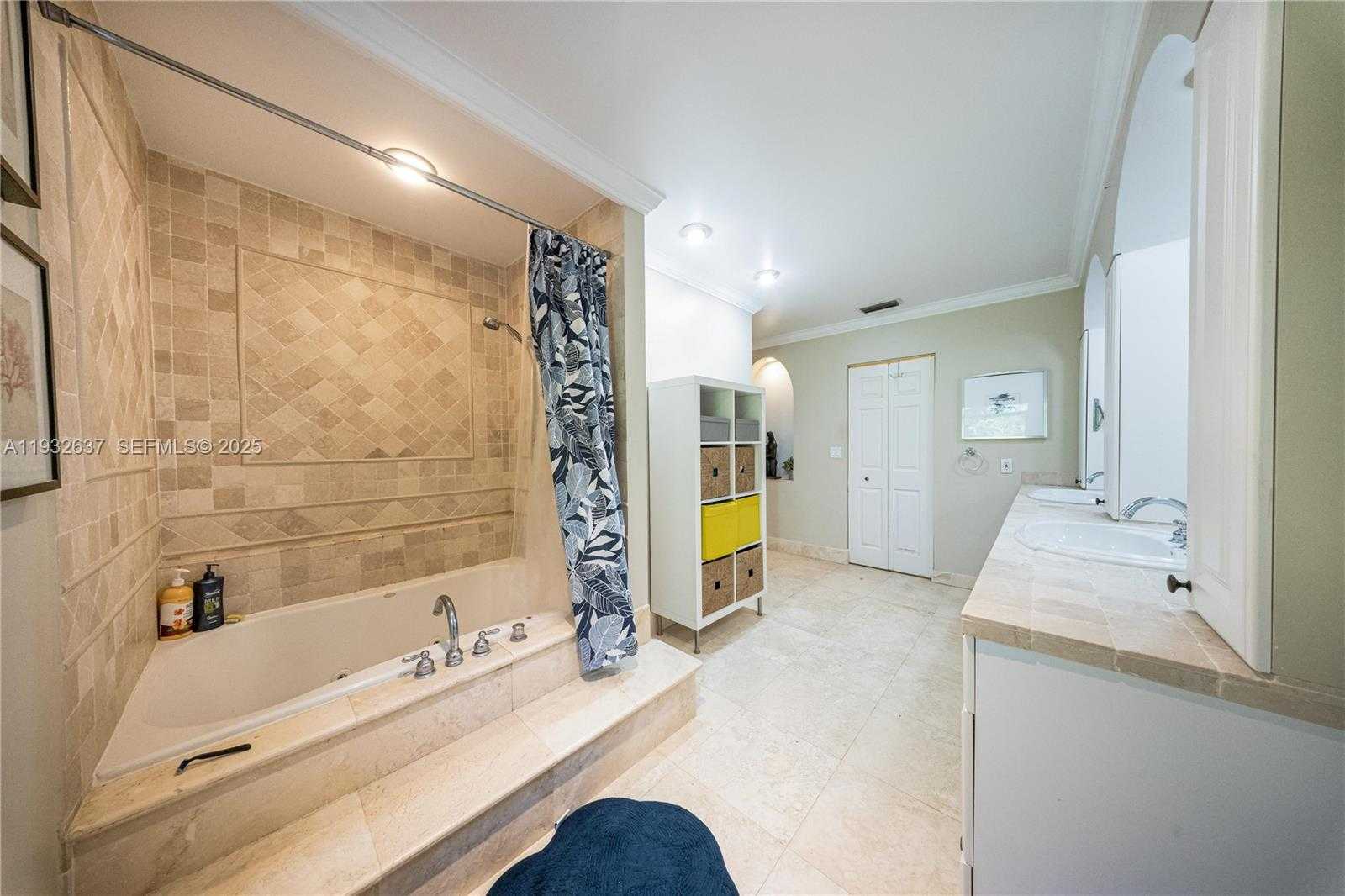 Small Image of 10900 SOUTH WEST 90TH AVE, Miami Number 21