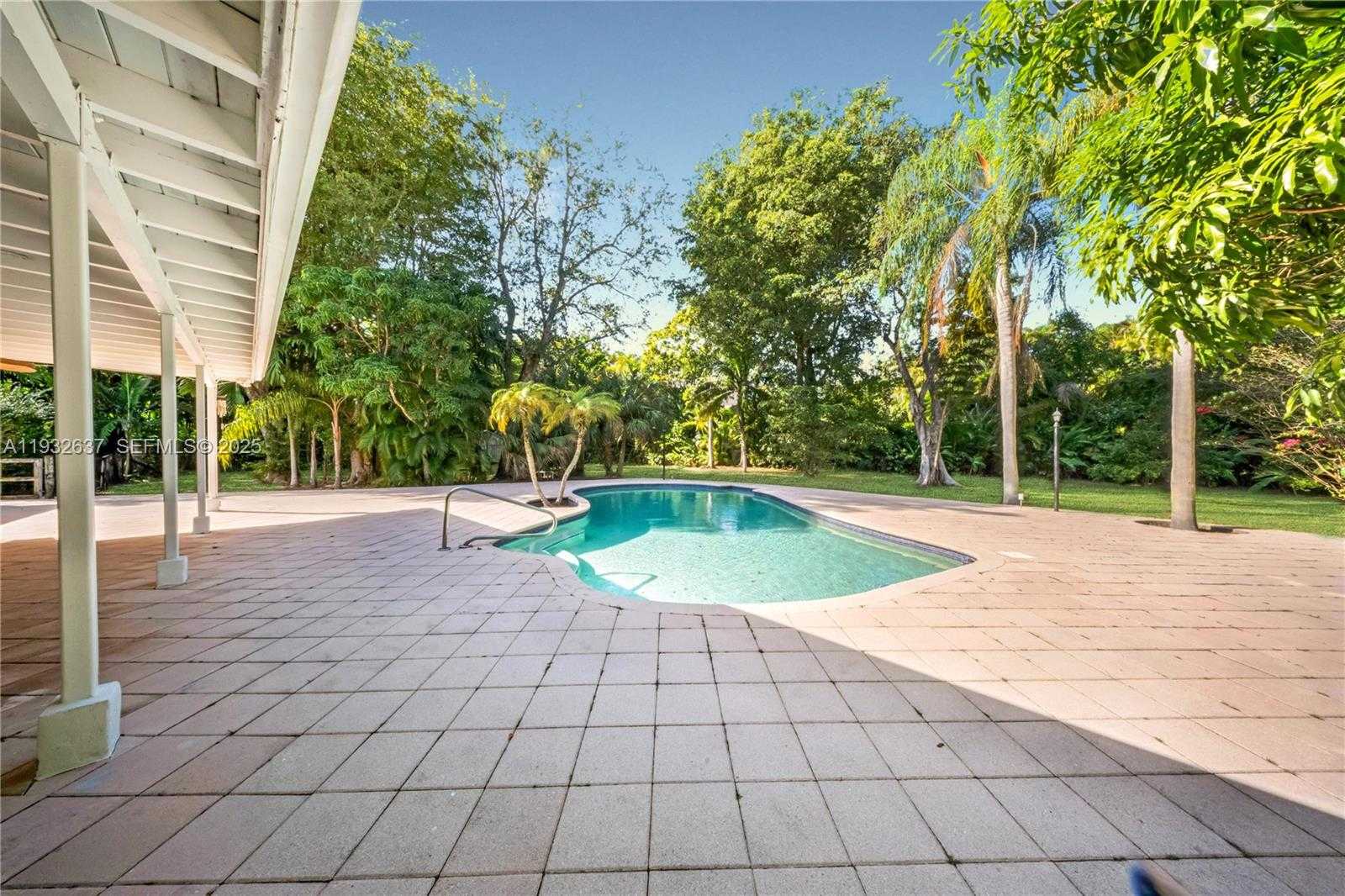 Small Image of 10900 SOUTH WEST 90TH AVE, Miami Number 36