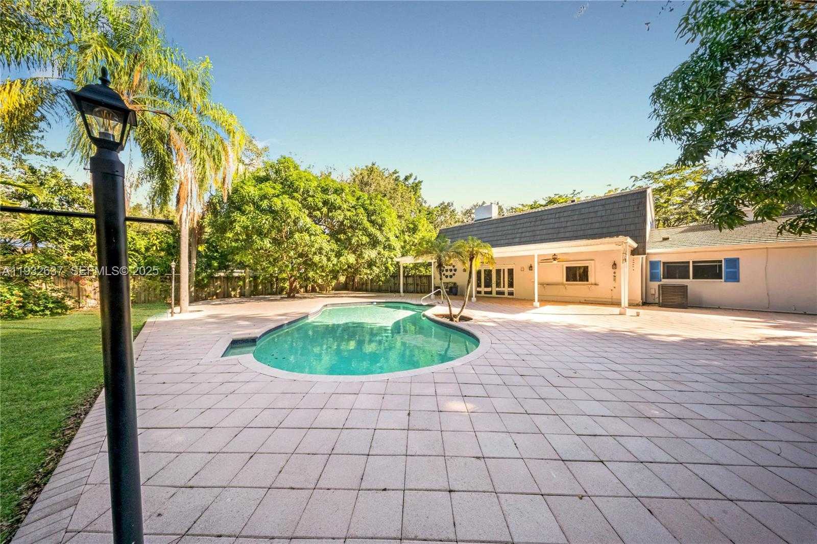 Small Image of 10900 SOUTH WEST 90TH AVE, Miami Number 38