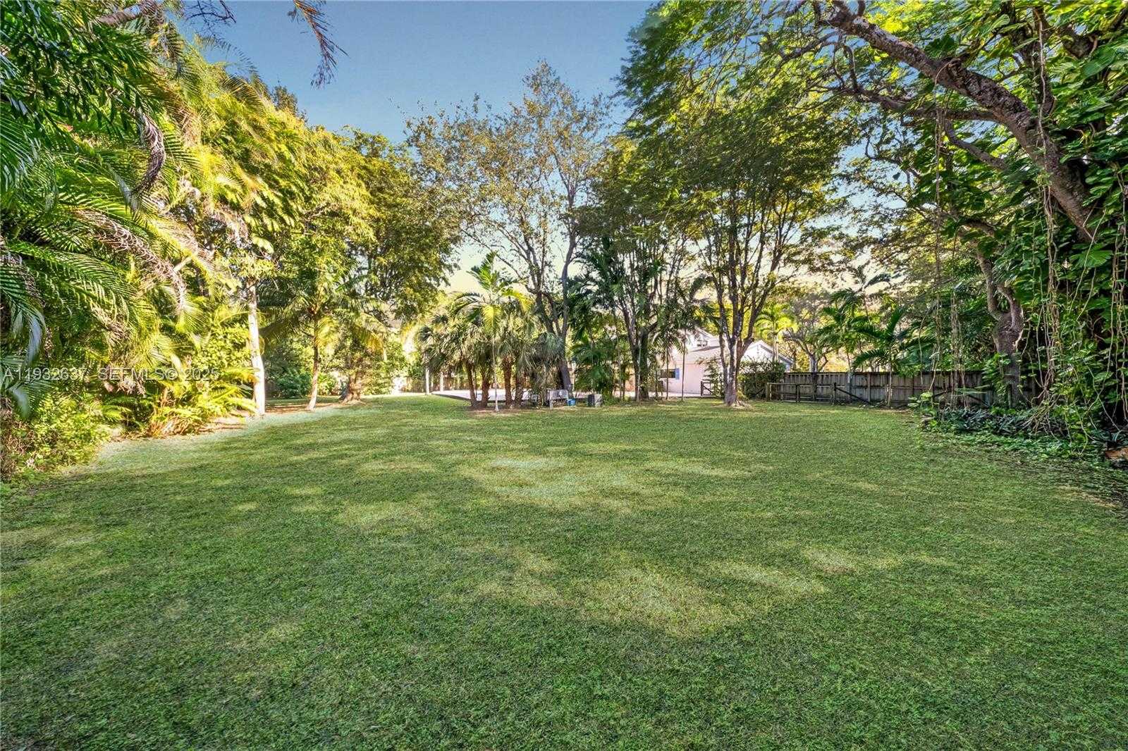 Small Image of 10900 SOUTH WEST 90TH AVE, Miami Number 42