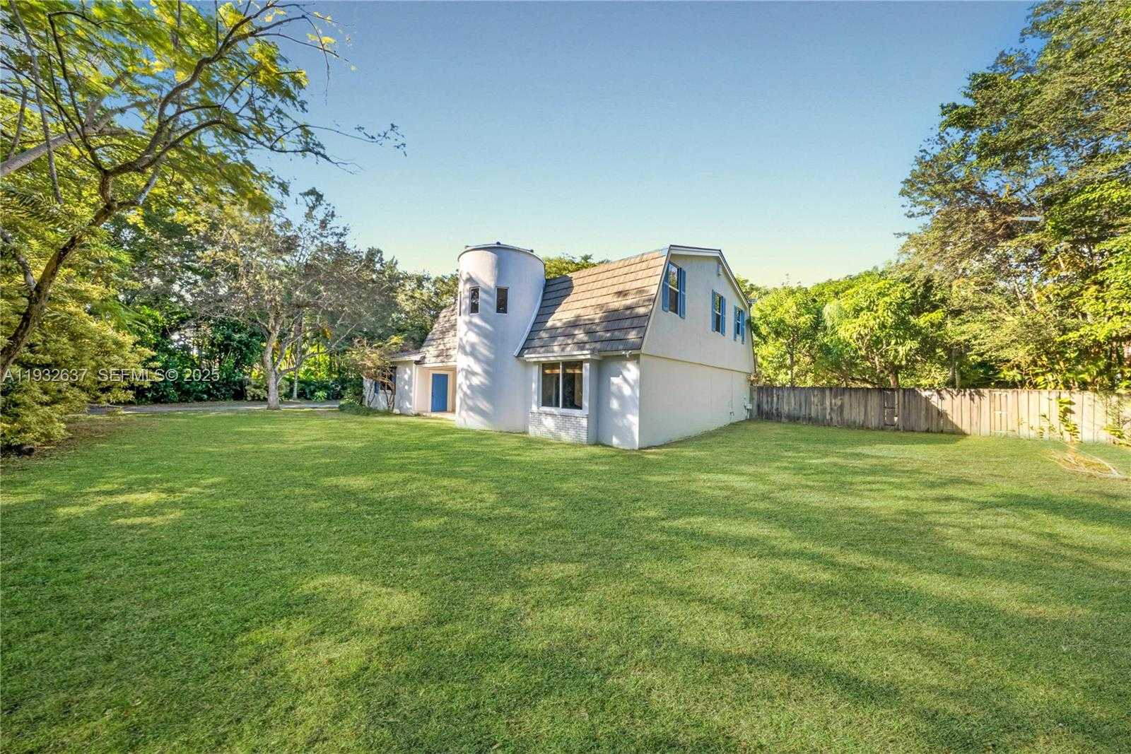 Small Image of 10900 SOUTH WEST 90TH AVE, Miami Number 45