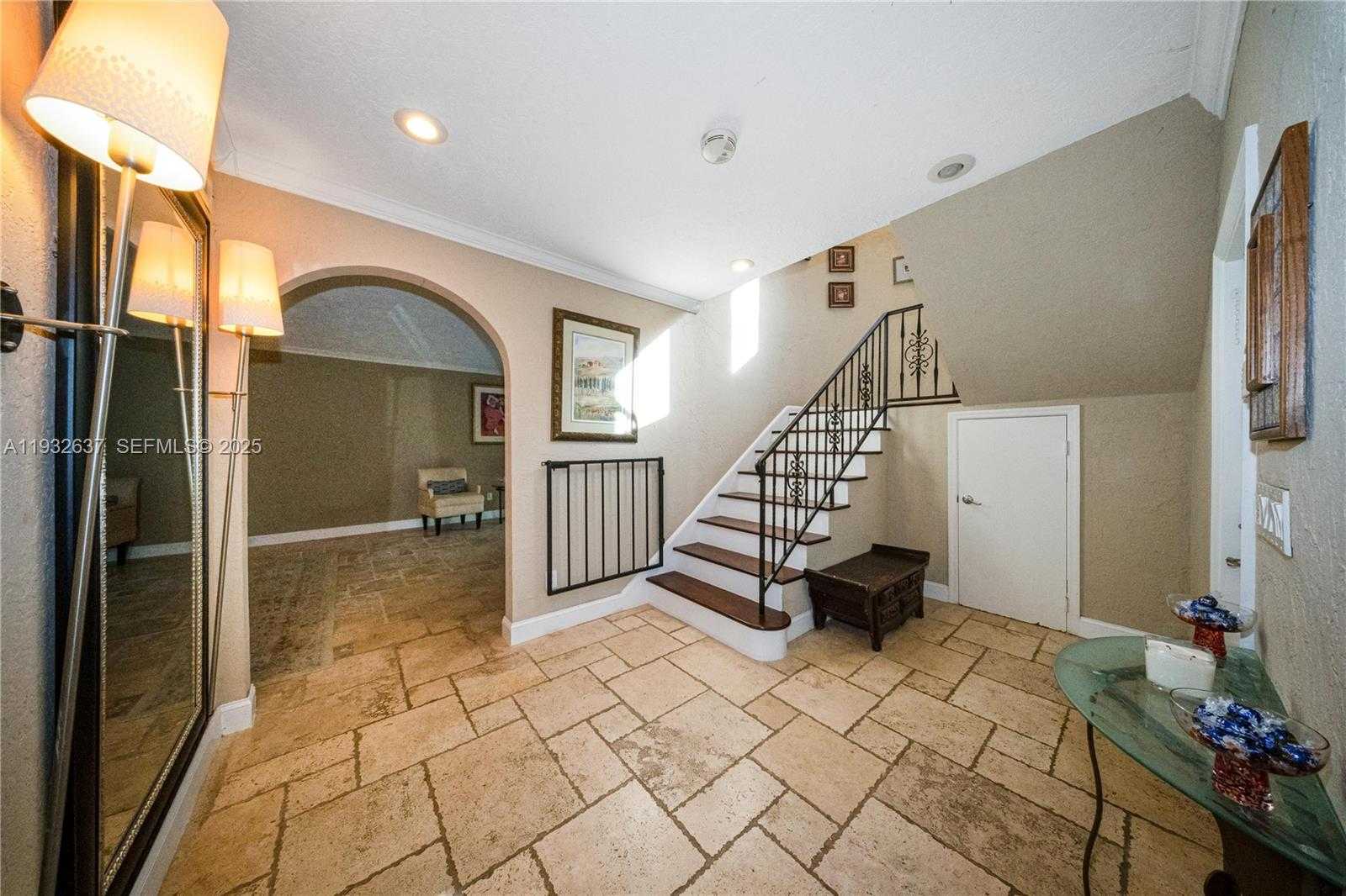 Small Image of 10900 SOUTH WEST 90TH AVE, Miami Number 5