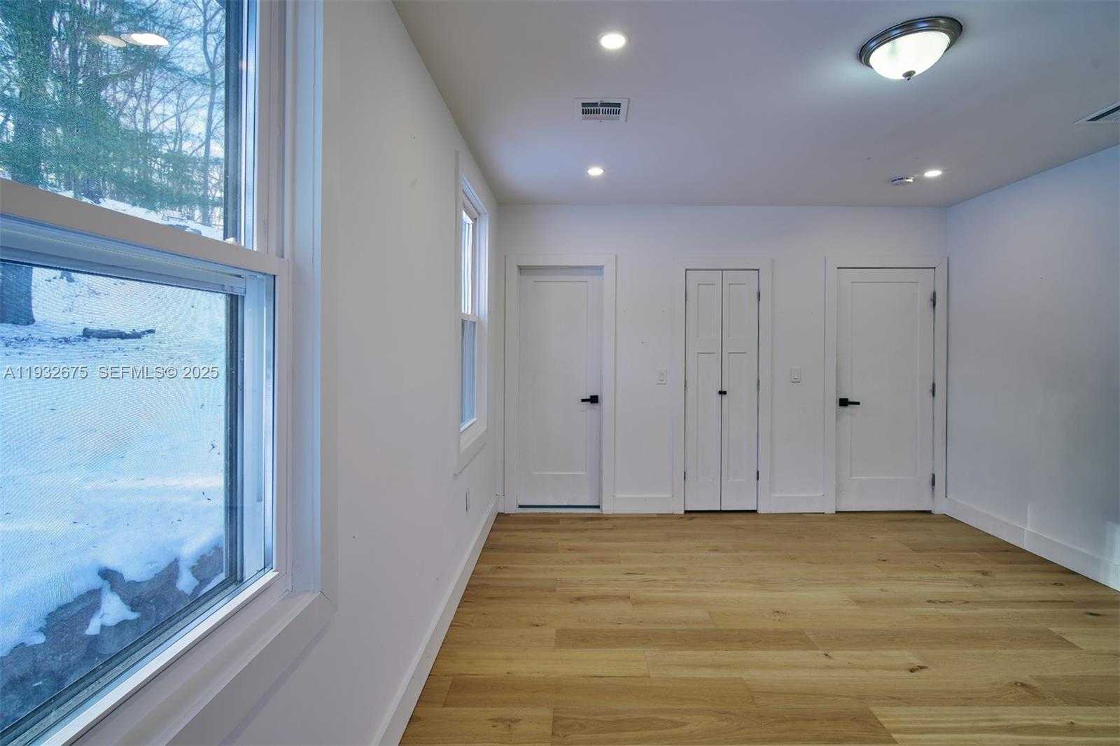 Small Image of 189 MC NAMARA RD, Out of City Number 20