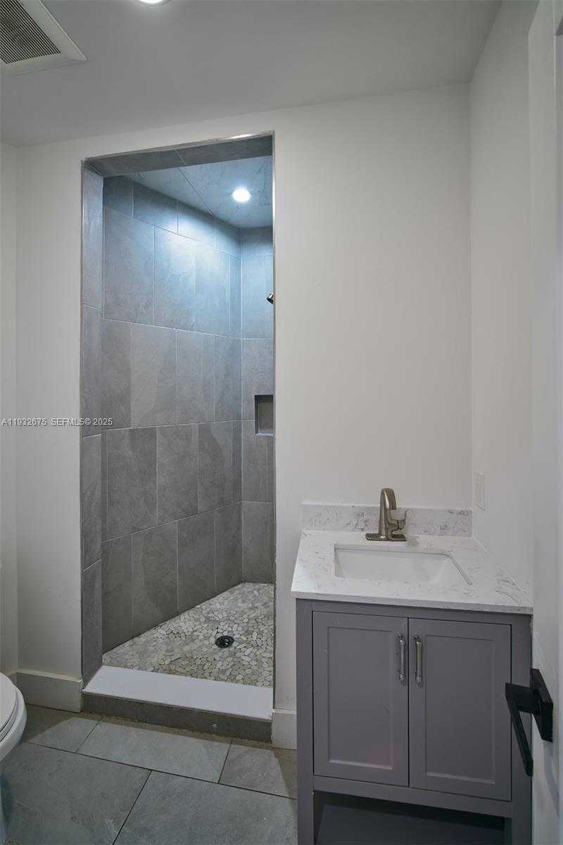 Small Image of 189 MC NAMARA RD, Out of City Number 23